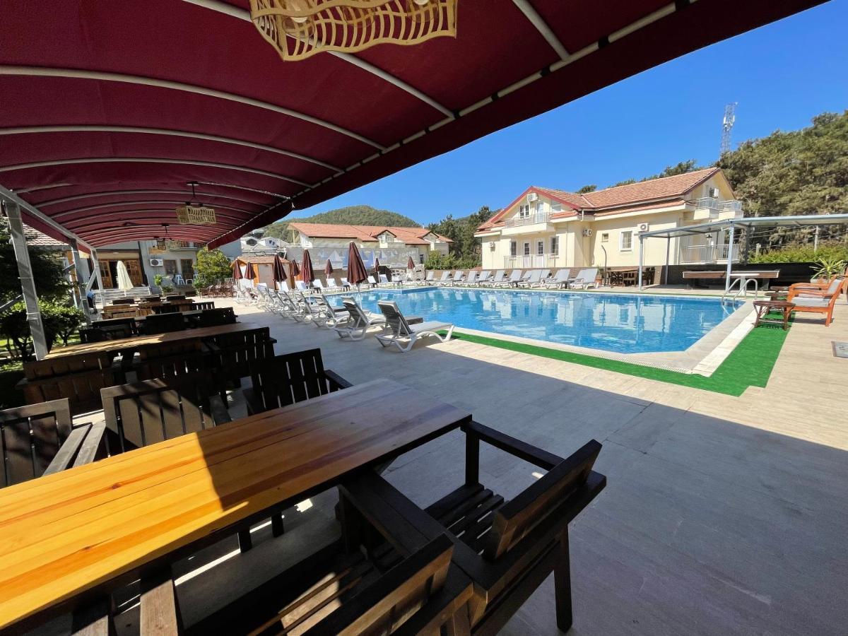 Carmina Hotel Ovacık Buitenkant foto