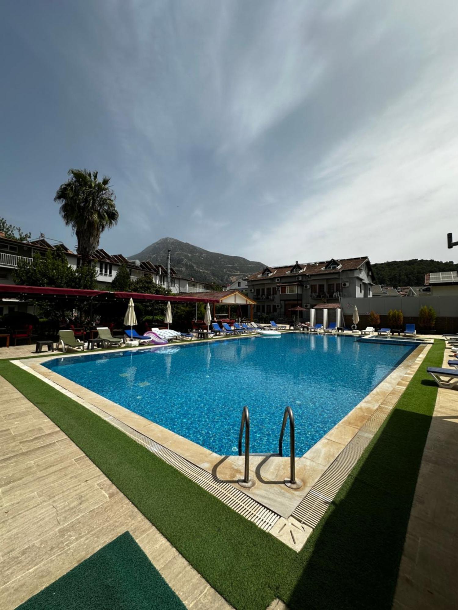Carmina Hotel Ovacık Buitenkant foto
