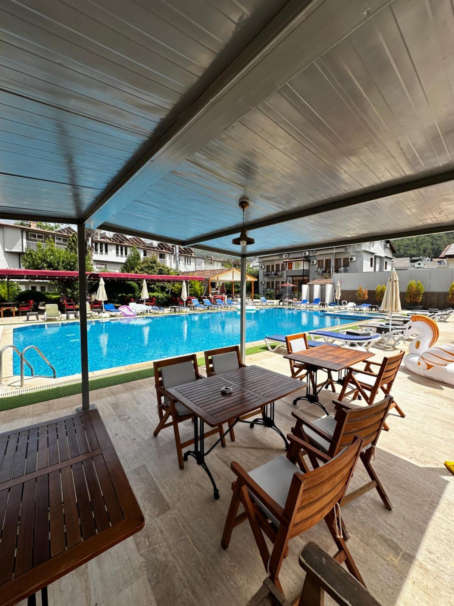Carmina Hotel Ovacık Buitenkant foto